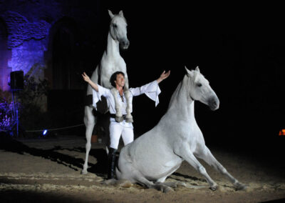 Un cheval sur leur cavaliers - Spectacle équestre Libertad